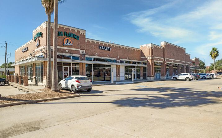 Pictures of Retail property located at 16512 El Camino Real, Houston, TX 77062 for lease - image #1