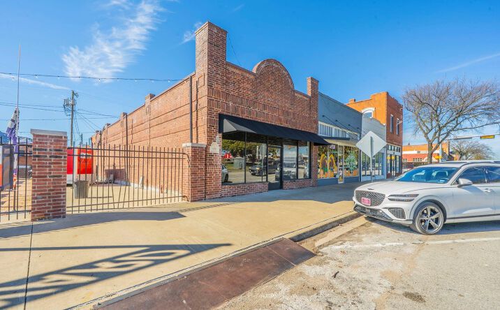 Pictures of Retail, Office, Industrial property located at 109 SW Main Street, Ennis, TX 75119 for lease - image #1