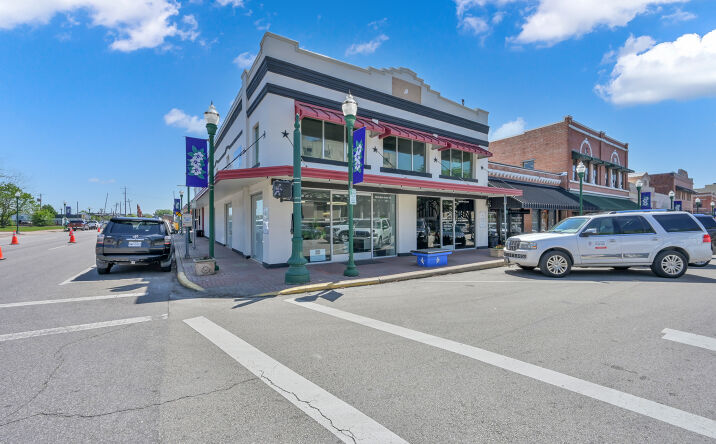 Pictures of Office, Retail property located at 336 N Main St, Conroe, TX 77301 for lease - image #1