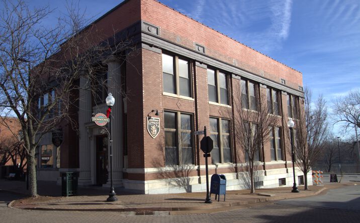 Pictures of Office property located at 104 N Main St, St Charles, MO 63301 for lease - image #1
