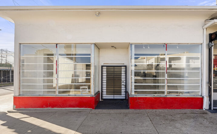 Pictures of Retail property located at 601 N La Brea Ave, Los Angeles, CA 90036 for lease - image #1