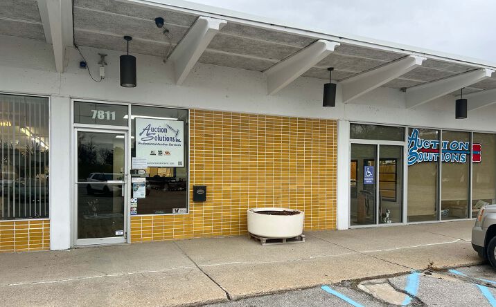 Pictures of Retail, Office property located at 7811 Military Ave, Omaha, NE 68134 for lease - image #1