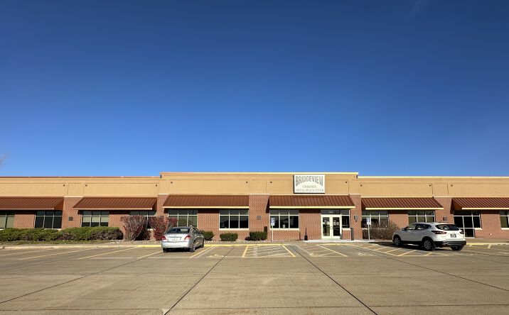 Pictures of Office property located at 1320 19th Ave NW, Clinton, IA 52732 for lease - image #1