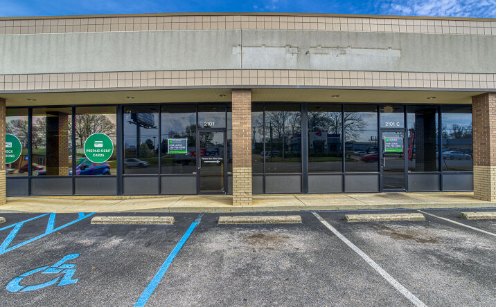 Pictures of Retail property located at 2101 Woodward Ave, Muscle Shoals, AL 35661 for lease - image #1