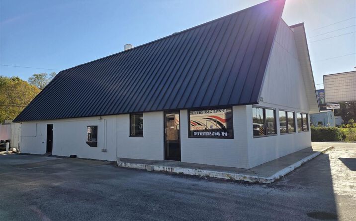 Pictures of Restaurant, Retail, Office property located at 321 S Mulberry St, Elizabethtown, KY 42701 for lease - image #1