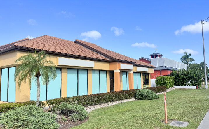 Pictures of Retail property located at 10353 Tamiami Trl N, Naples, FL 34108 for lease - image #1