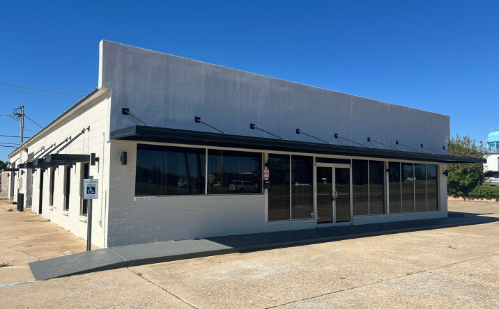 Pictures of Retail property located at 7301 N Classen Blvd, Oklahoma City, OK 73116 for lease - image #1
