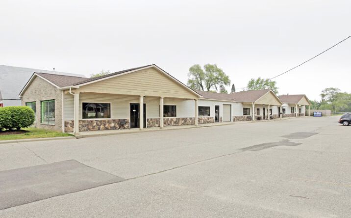 Pictures of Retail property located at 1039-1055 E Auburn Rd, Rochester Hills, MI 48307 for lease - image #1
