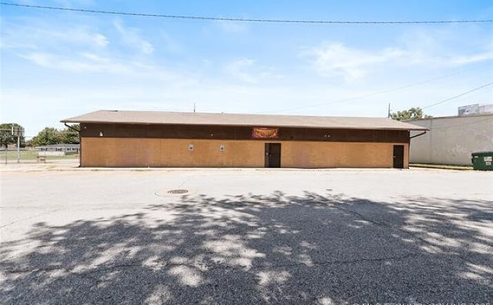 Pictures of Office property located at 551 N 28th Avenue W, Tulsa, OK 74106 for lease - image #1