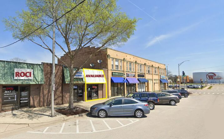 Pictures of Retail property located at 10 W Burlington Ave, Westmont, IL 60559 for lease - image #1