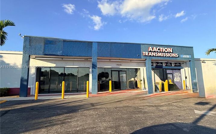 Pictures of Office, Retail property located at 7685 Pines Blvd, Pembroke Pines, FL 33024 for lease - image #1