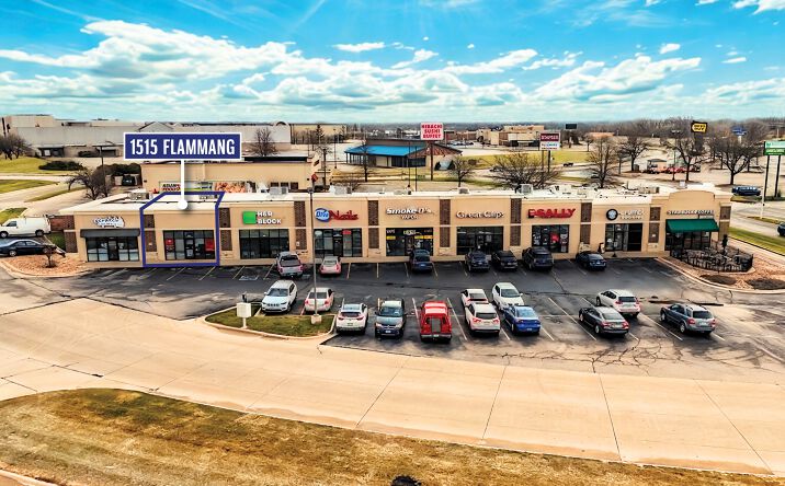 Pictures of Retail property located at 1515 Flammang Dr, Waterloo, IA 50702 for lease - image #1