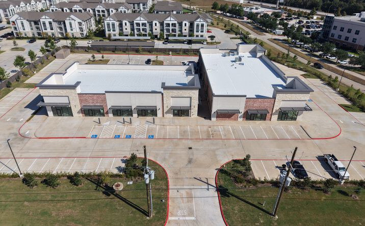 Pictures of Retail property located at 1450 League Line Rd, Conroe, TX 77304 for lease - image #1
