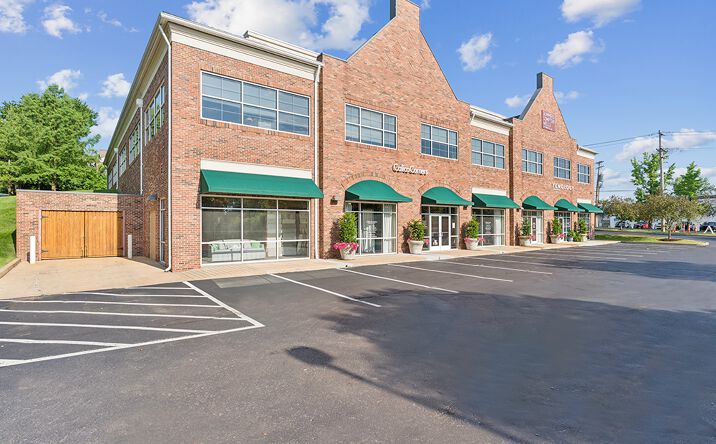 Pictures of Retail, Office property located at 903 S Lindbergh Blvd, Frontenac, MO 63131 for lease - image #1