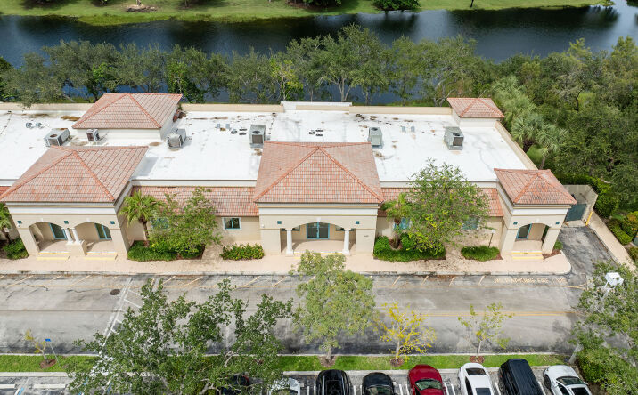 Pictures of Office property located at 2665 Executive Park Dr, Weston, FL 33331 for lease - image #1