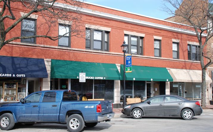 Pictures of Retail property located at 347 Park Ave, Glencoe, IL 60022 for lease - image #1
