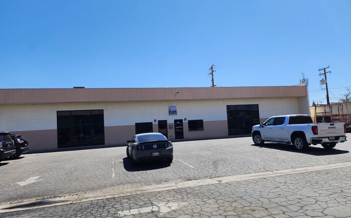 Pictures of Retail, Office property located at 1515 E Tulare Ave, Tulare, CA 93274 for lease - image #1