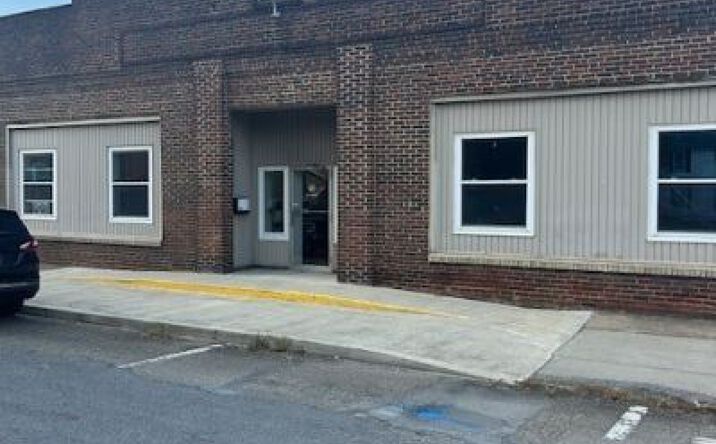 Pictures of Retail, Industrial property located at 133 E Washington St, Lisbon, OH 44432 for lease - image #1