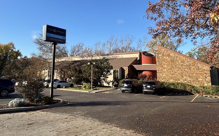 Pictures of Office property located at 5272 S Lewis Ave, Tulsa, OK 74105 for lease - image #1