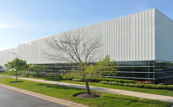 Pictures of Industrial property located at 1225 Internationale Pkwy, Woodridge, IL 60517 for lease - image #1
