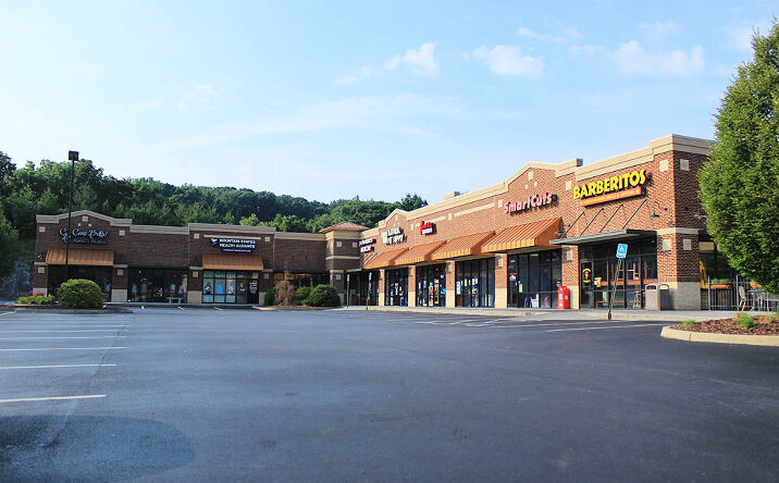 Pictures of Retail property located at 3135 Peoples St, Johnson City, TN 37604 for lease - image #1