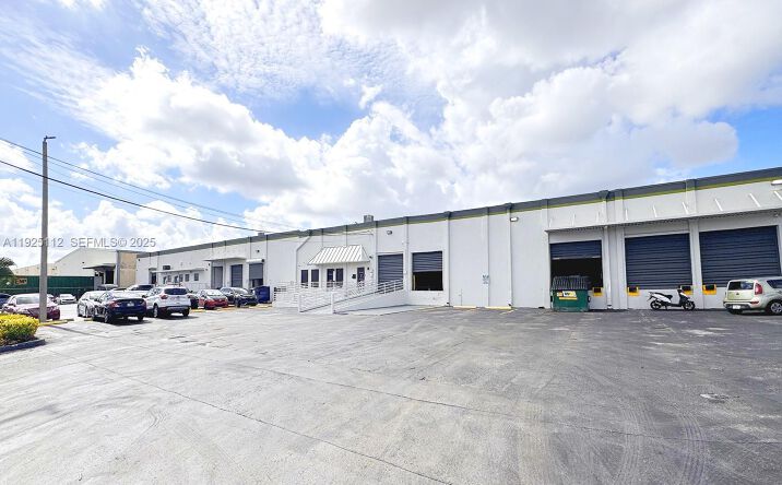 Pictures of Industrial property located at 1950 NW 70th Ave # 1970, Miami, FL 33126 for lease - image #1