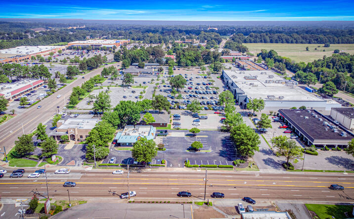 Pictures of Retail property located at 784 W Poplar Ave, Collierville, TN 38017 for lease - image #1