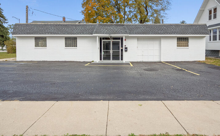 Pictures of Office, Retail property located at 351 N York St, Elmhurst, IL 60126 for lease - image #1