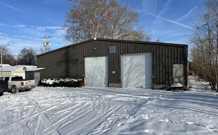Pictures of Industrial property located at 2501 Blackhawk St, Davenport, IA 52802 for lease - image #1