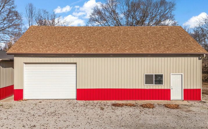 Pictures of Industrial property located at 345 E 400 N, Valparaiso, IN 46383 for lease - image #1