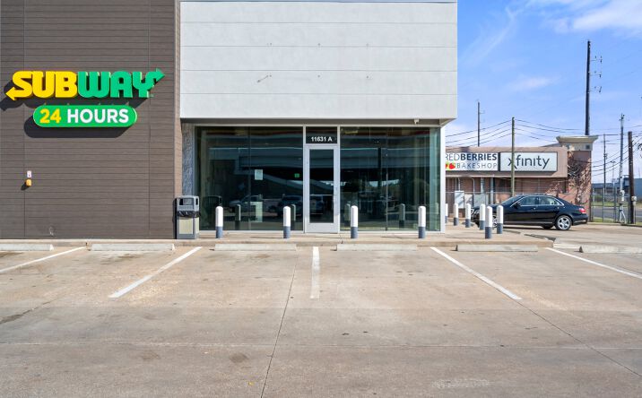 Pictures of Retail property located at Southwest Fwy, Houston, TX 77031 for lease - image #1