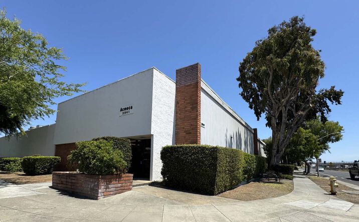 Pictures of Office property located at 3941 E Bayshore Rd, Palo Alto, CA 94303 for lease - image #1