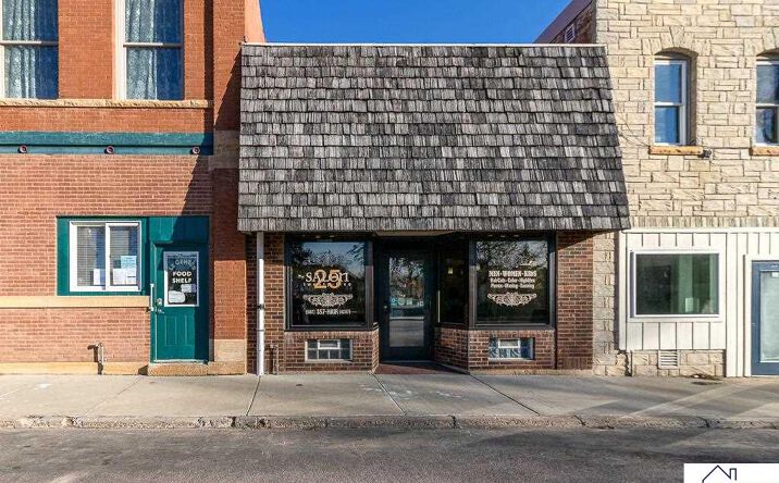 Pictures of Retail property located at 25 S Park Avenue, Le Center, MN 56057 for lease - image #1