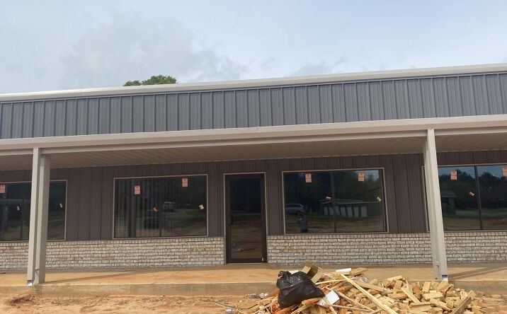 Pictures of Retail property located at 201 Cox Ave, Hattiesburg, MS 39402 for lease - image #1