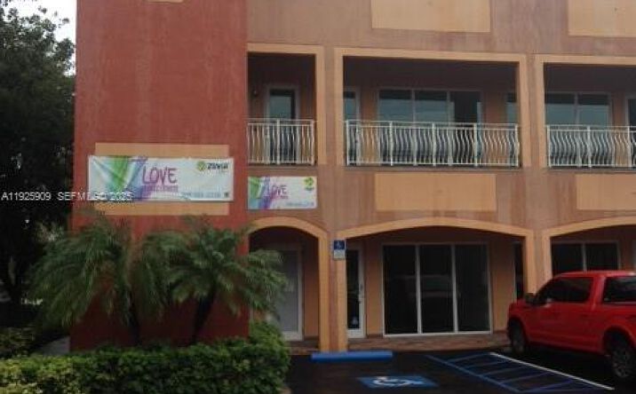 Pictures of Office property located at 5911 NW 173rd Dr, Hialeah, FL 33015 for lease - image #1