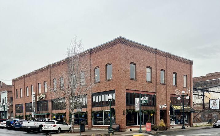 Pictures of Restaurant, Retail, Office property located at 114 W 4th Ave, Ellensburg, WA 98926 for lease - image #1