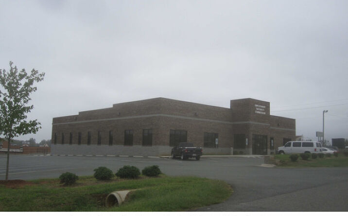 Pictures of Office, Retail property located at 2640 Columbine Ln, Burlington, NC 27215 for lease - image #1