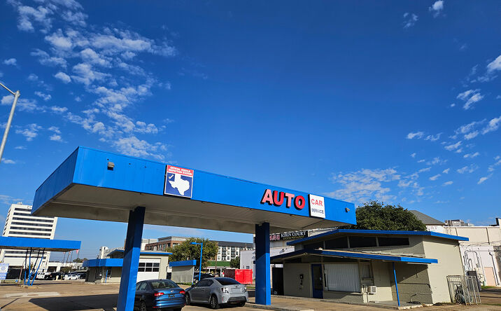 Pictures of Retail property located at 211 & 227 Central Expy, Richardson, TX 75080 for lease - image #1