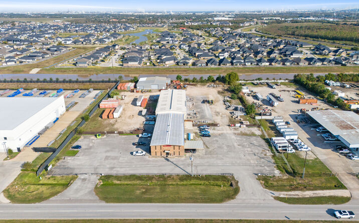 Pictures of Industrial property located at 1837 W Fairmont Pkwy, La Porte, TX 77571 for lease - image #1