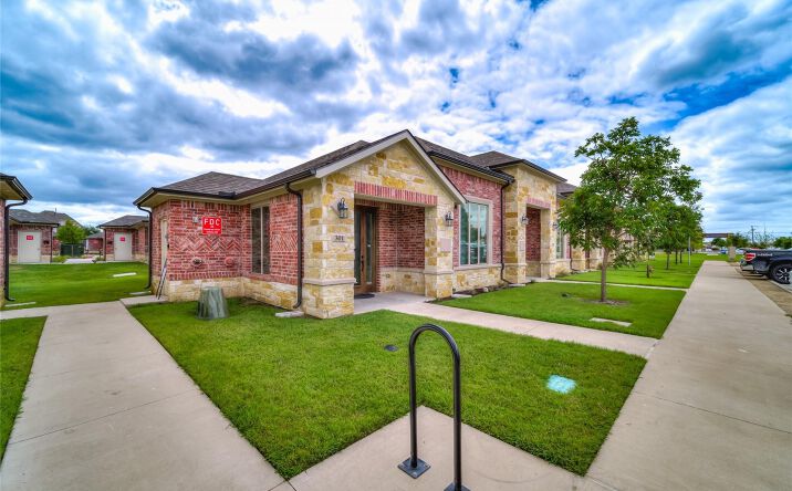 Pictures of Office property located at 400 Stonebrook Pkwy, Frisco, TX 75036 for lease - image #1