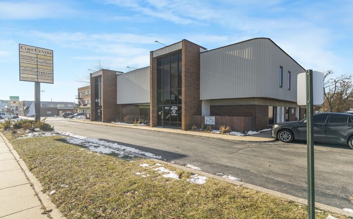 Pictures of Office property located at 15510 S Cicero Ave, Oak Forest, IL 60452 for lease - image #1
