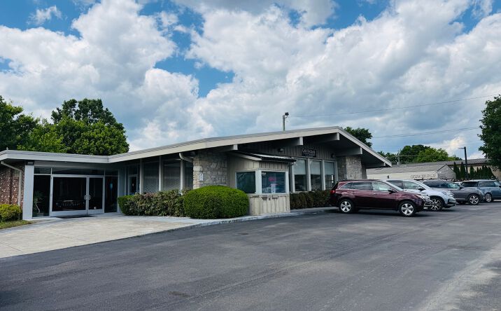 Pictures of Retail property located at 2000 Columbia Ave, Franklin, TN 37064 for lease - image #1