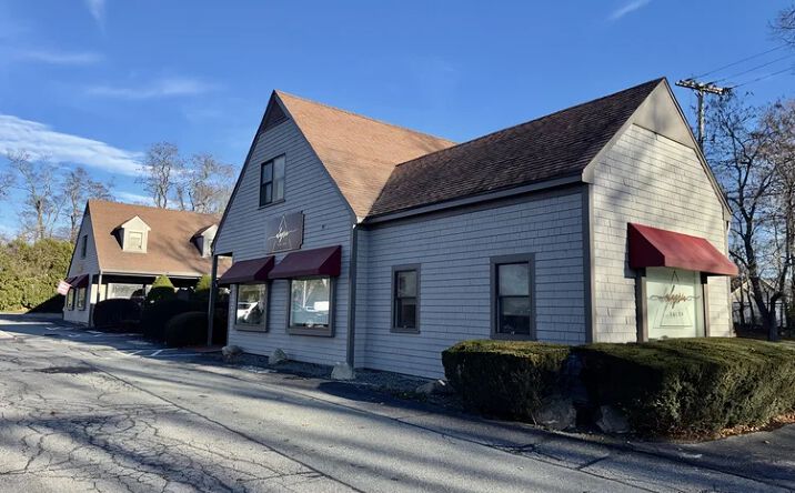 Pictures of Retail, Office property located at 575 E Main Rd, Middletown, RI 02842 for lease - image #1