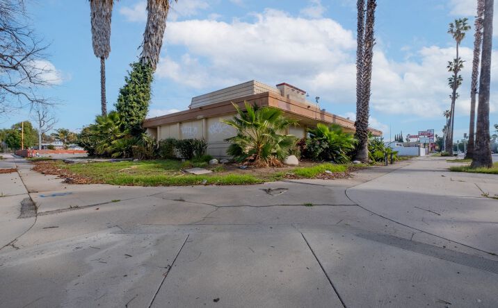Pictures of Retail, Office property located at 16955 Sherman Way, Los Angeles, CA 91406 for lease - image #1