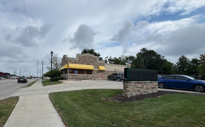 Pictures of Retail, Restaurant property located at 701 E Santa Fe St, Olathe, KS 66061 for lease - image #1