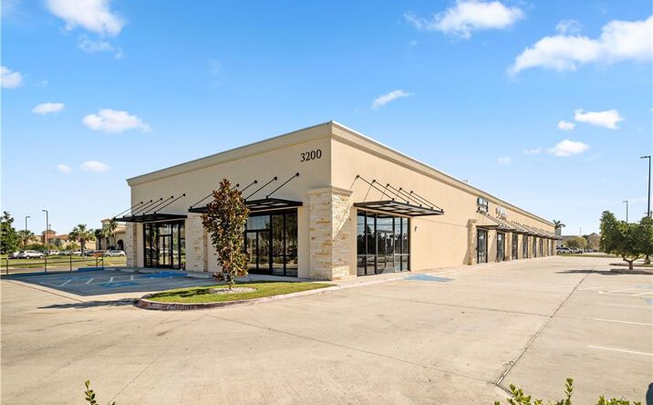 Pictures of Retail, Office, Restaurant property located at 3200 N McColl Rd, McAllen, TX 78501 for lease - image #1