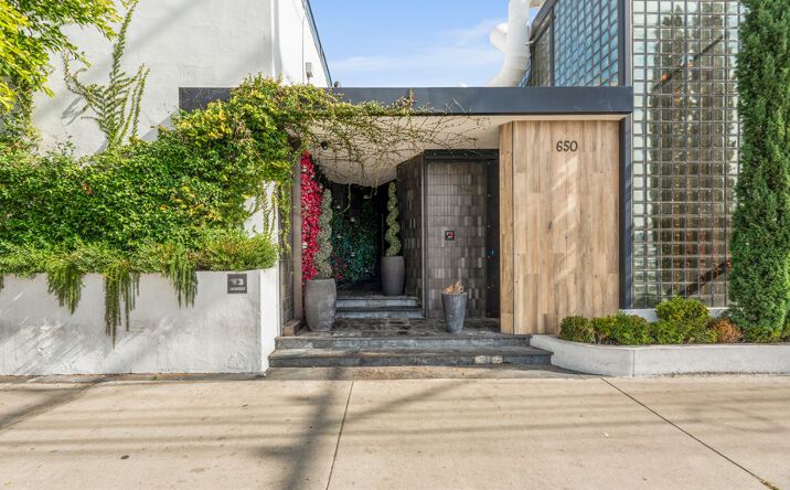 Pictures of Retail, Restaurant property located at 650 N. La Cienega Blvd, West Hollywood, CA 90069 for lease - image #1