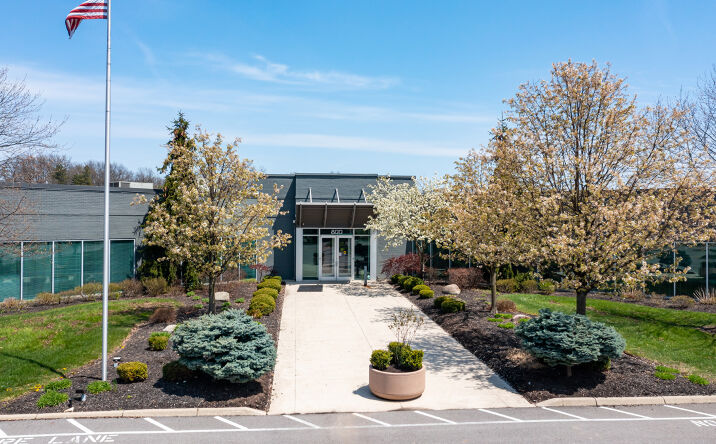 Pictures of Office property located at 800 Tech Center Drive, Columbus, OH 43230 for lease - image #1