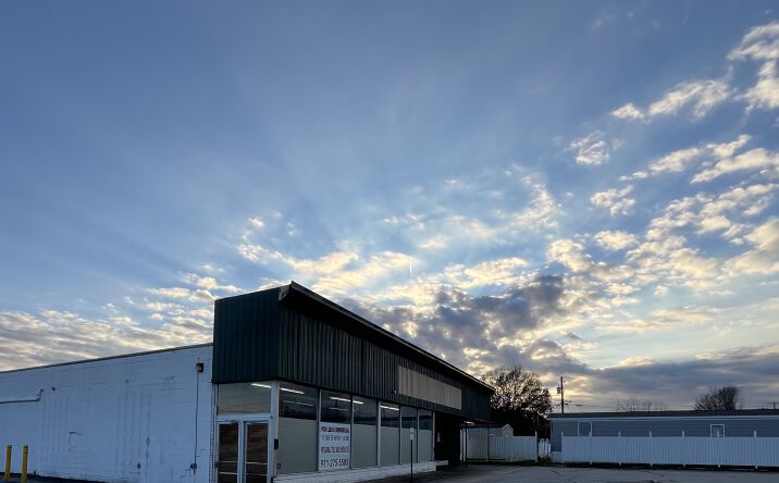 Pictures of Retail property located at 412 Wurtland Ave, Wurtland, KY 41144 for lease - image #1