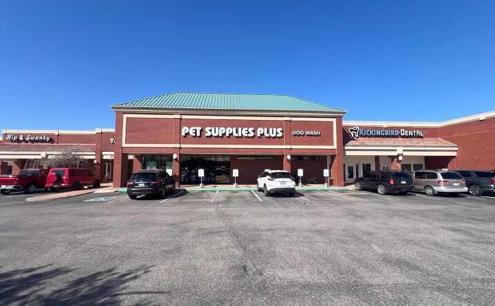 Pictures of Retail property located at 1417 E Danforth Rd, Edmond, OK 73034 for lease - image #1